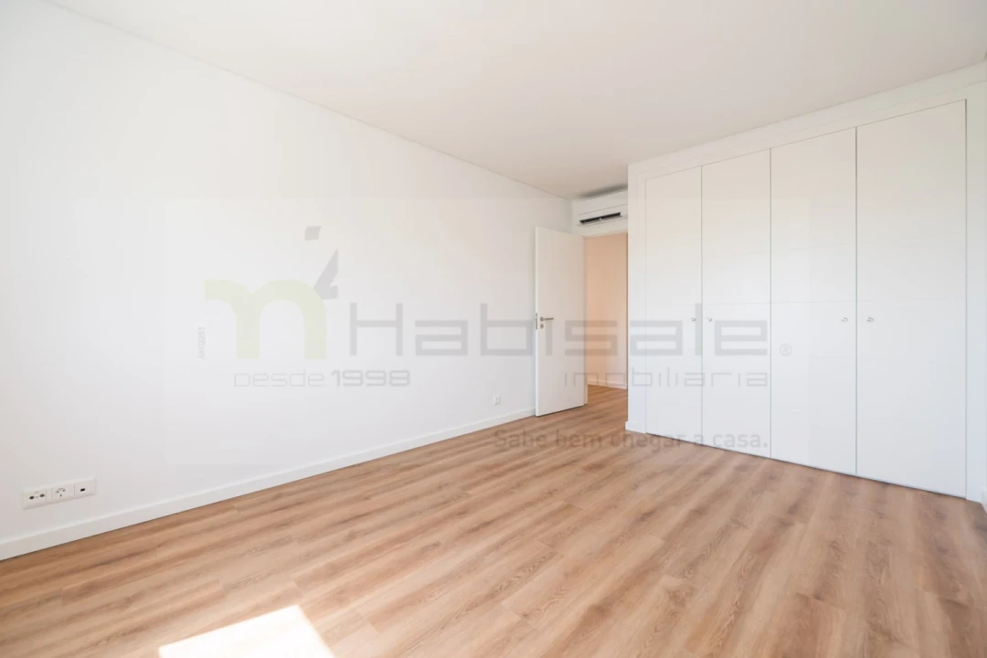 Apartamento T2 para Venda em Carcavelos e Parede Foto 21