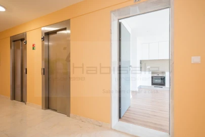 Apartamento T2 para Venda em Carcavelos e Parede