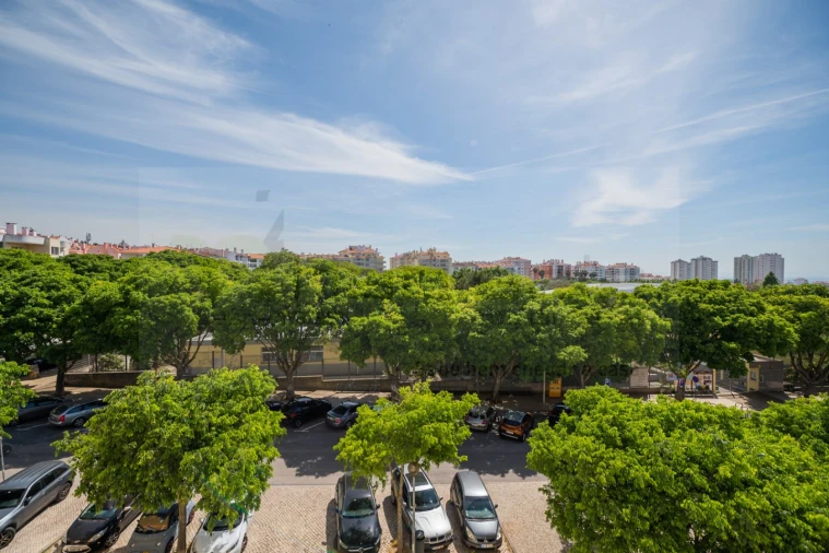 Apartamento T2 para Venda em Carcavelos e Parede Foto 22