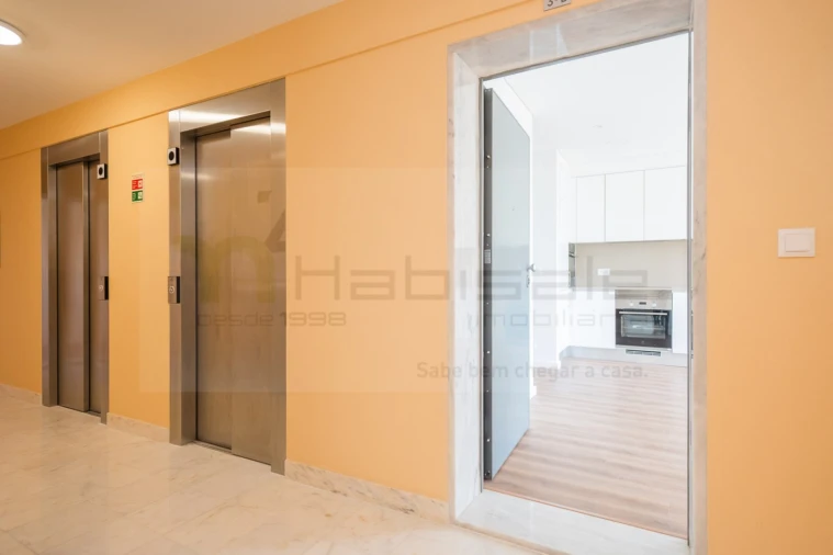 Apartamento T2 para Venda em Carcavelos e Parede Foto 23