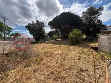 Terreno para Venda em Charneca de Caparica e Sobreda