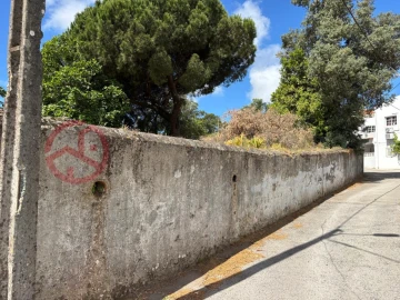 Terreno para Venda em Charneca de Caparica e Sobreda