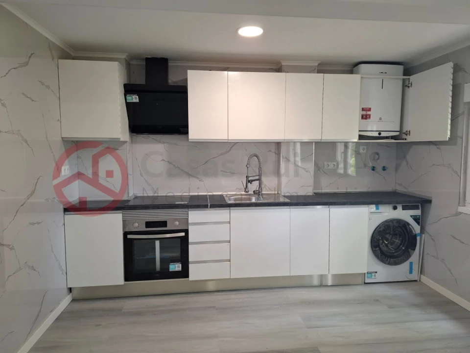 Apartamento T3 para Venda em Laranjeiro e Feijó Foto 2
