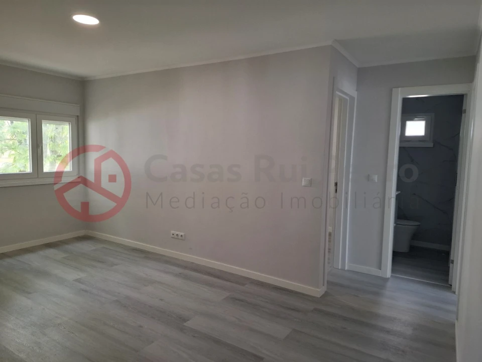Apartamento T3 para Venda em Laranjeiro e Feijó Foto 13