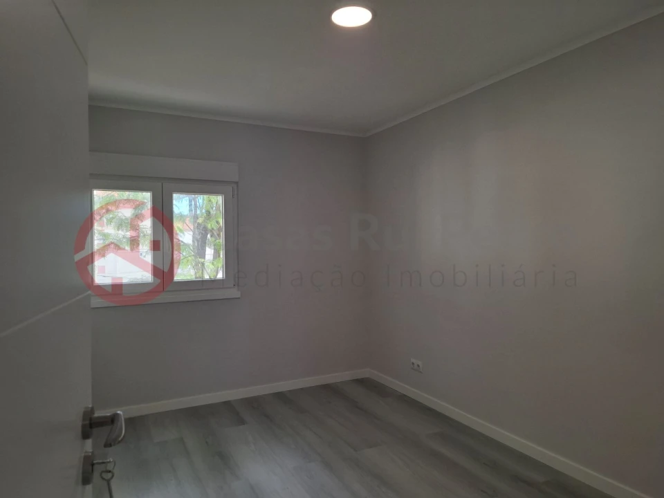Apartamento T3 para Venda em Laranjeiro e Feijó Foto 16