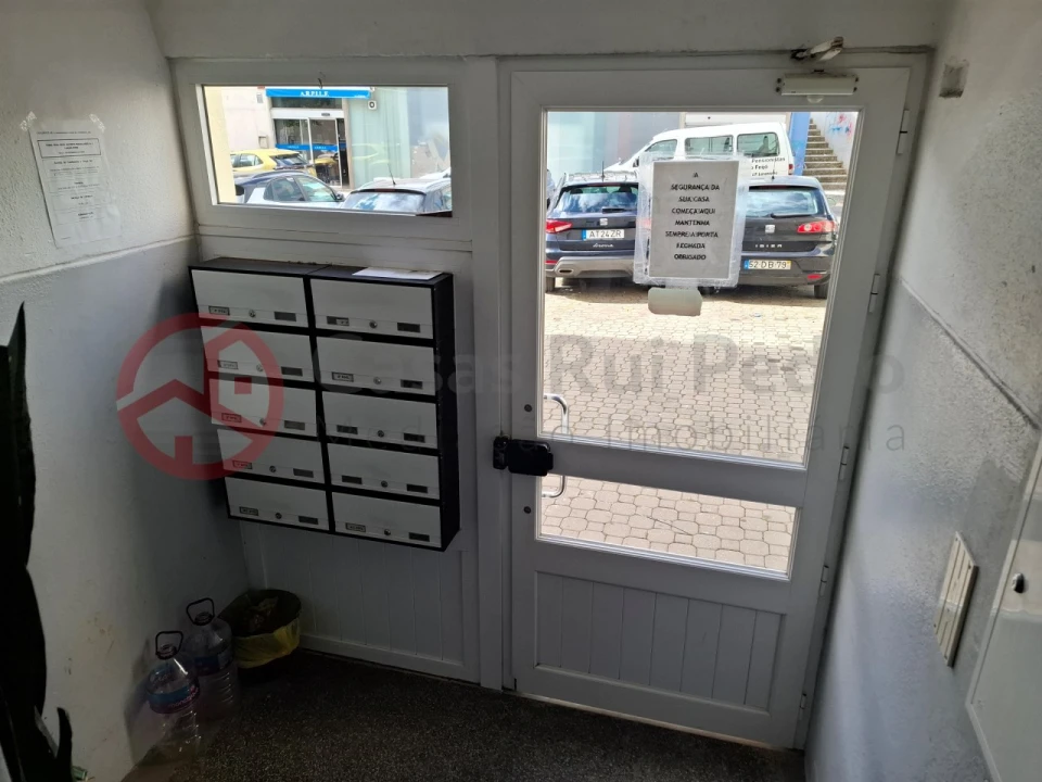 Apartamento T3 para Venda em Laranjeiro e Feijó Foto 23