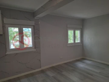 Apartamento T3 para Venda em Laranjeiro e Feijó