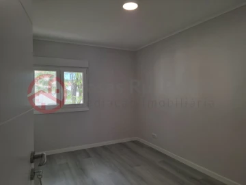 Apartamento T3 para Venda em Laranjeiro e Feijó