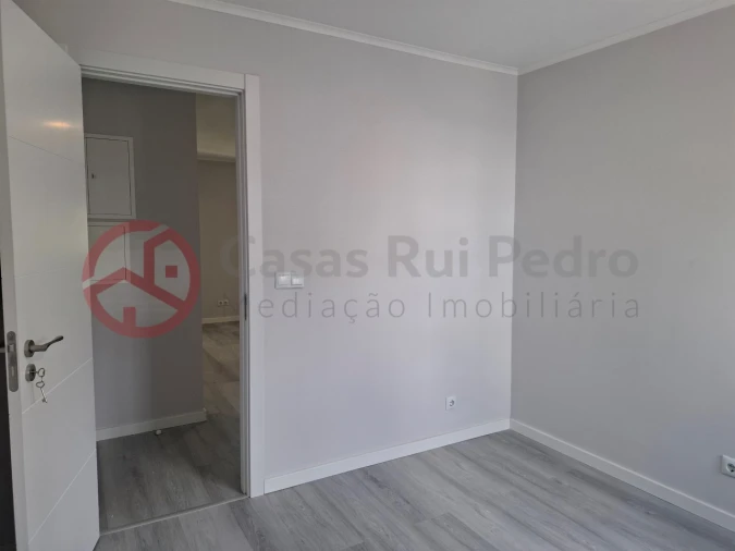 Apartamento T3 para Venda em Laranjeiro e Feijó Foto 12