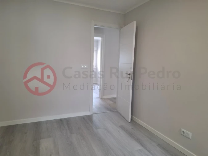 Apartamento T3 para Venda em Laranjeiro e Feijó Foto 17