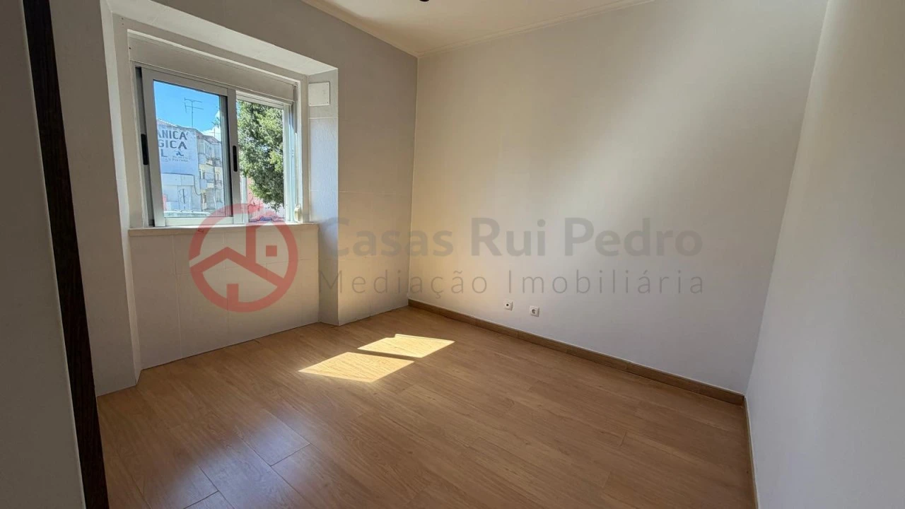 Apartamento T2 para Venda em Almada, Cova da Piedade, Pragal e Cacilhas Foto 16