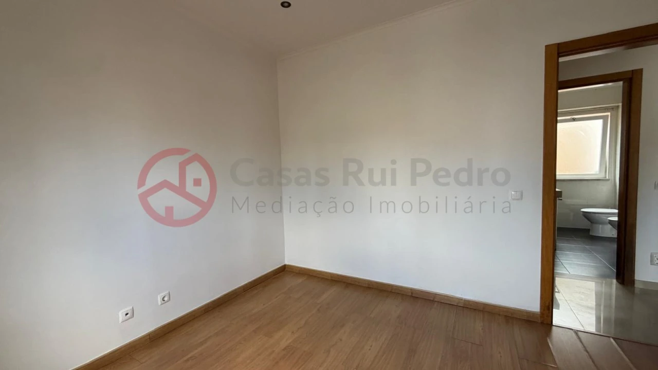 Apartamento T2 para Venda em Almada, Cova da Piedade, Pragal e Cacilhas Foto 23