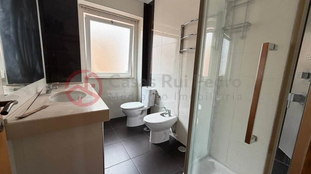 Apartamento T2 para Venda em Almada, Cova da Piedade, Pragal e Cacilhas Foto 25