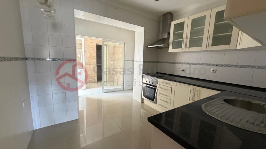Apartamento T2 para Venda em Almada, Cova da Piedade, Pragal e Cacilhas Foto 3