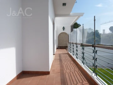 Moradia T6 para Arrendamento em Belém