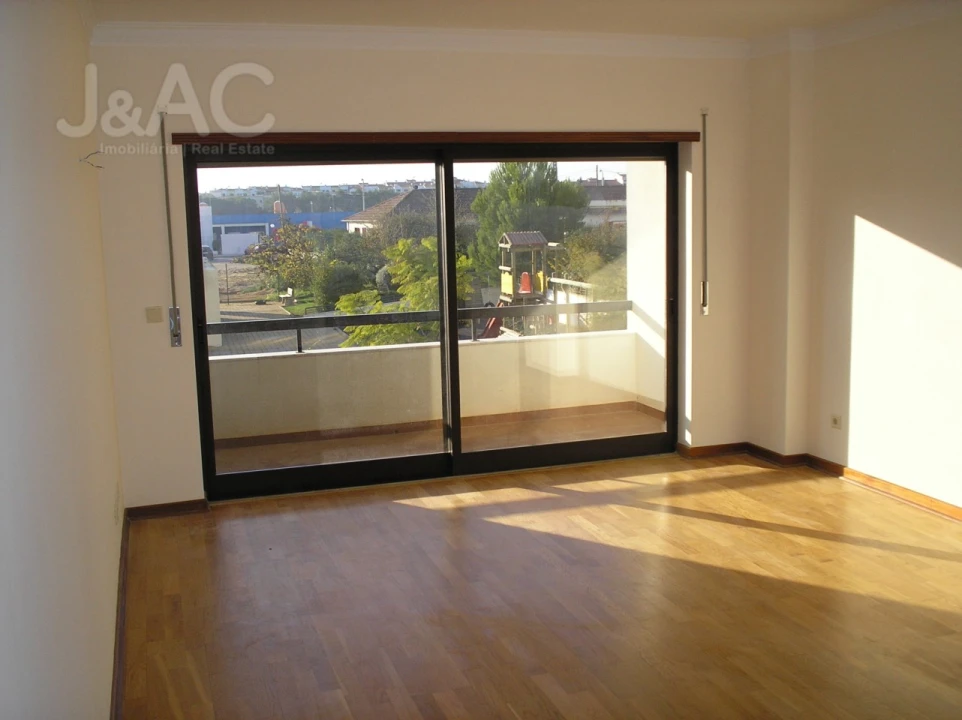 Apartamento T3 para Arrendamento em Cascais e Estoril Foto 2