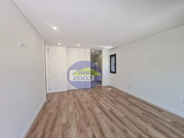 Apartamento T2 para Venda em Santa Maria da Feira, Travanca, Sanfins e Espargo
