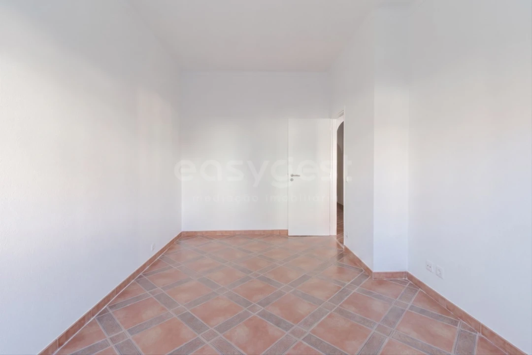 Apartamento T4 para Venda em Amora Foto 5