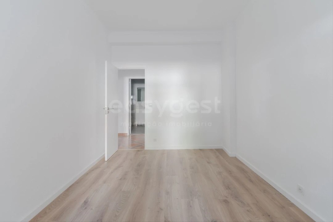 Apartamento T4 para Venda em Amora Foto 8