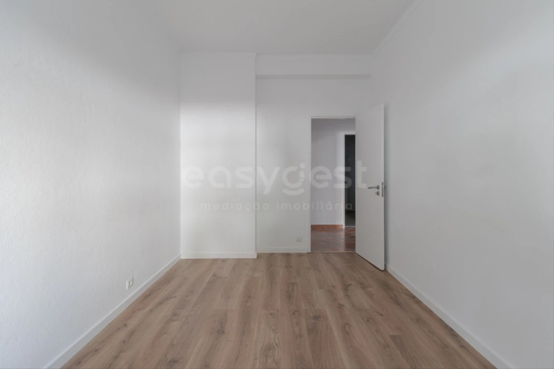 Apartamento T4 para Venda em Amora Foto 11
