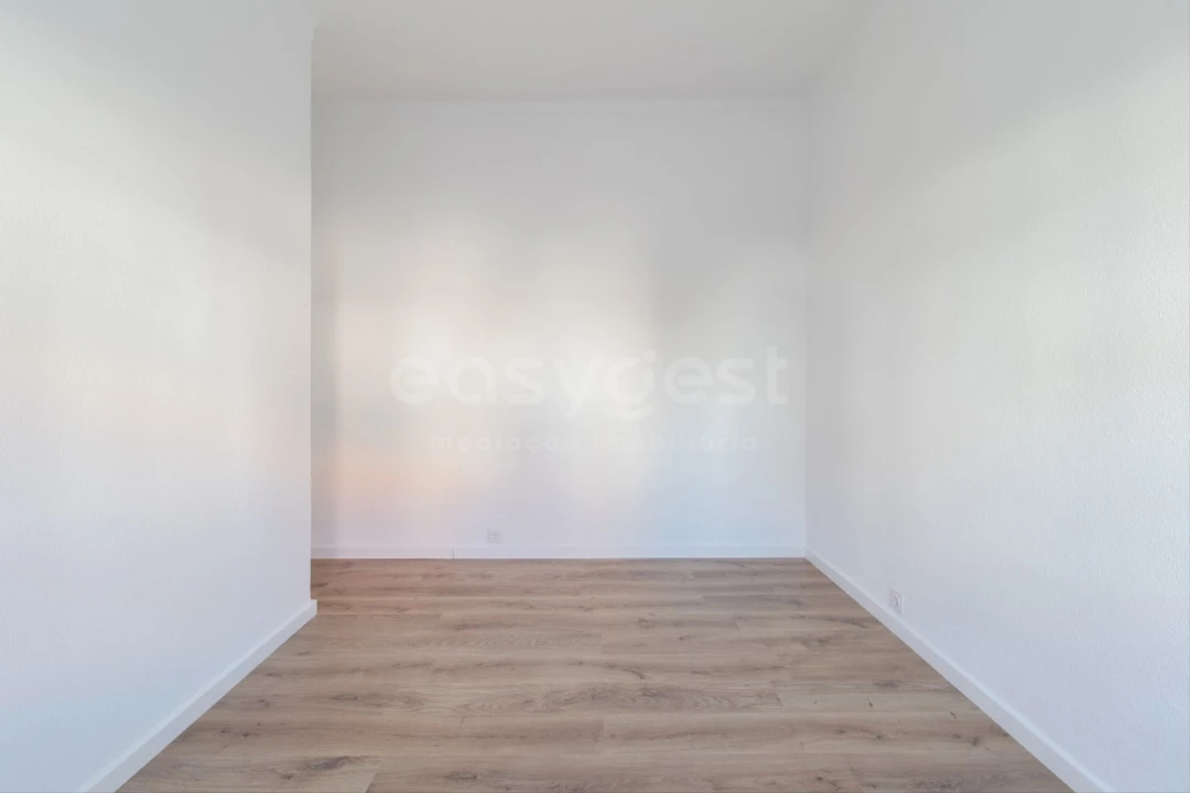 Apartamento T4 para Venda em Amora Foto 13