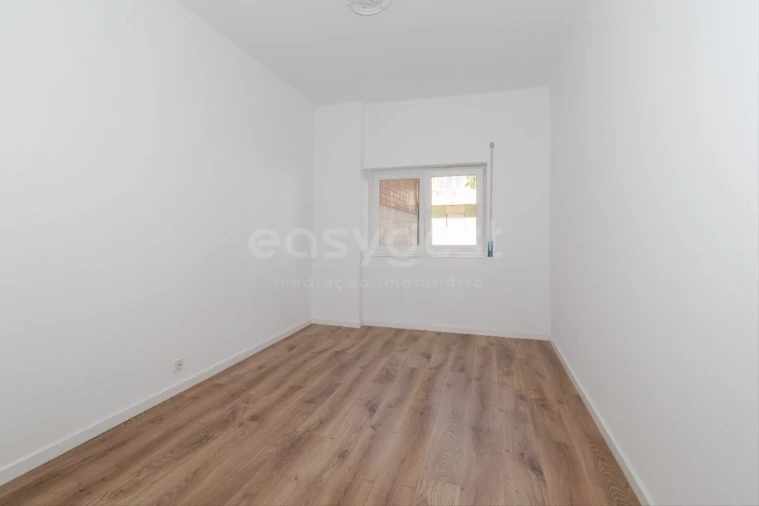 Apartamento T4 para Venda em Amora Foto 7
