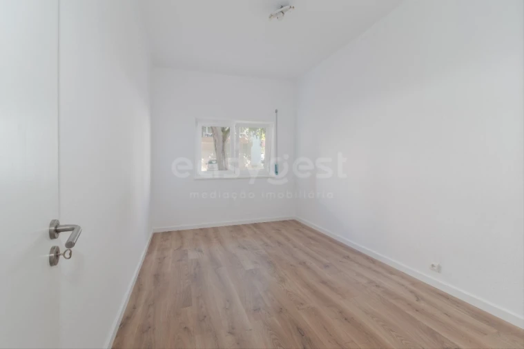 Apartamento T4 para Venda em Amora Foto 10