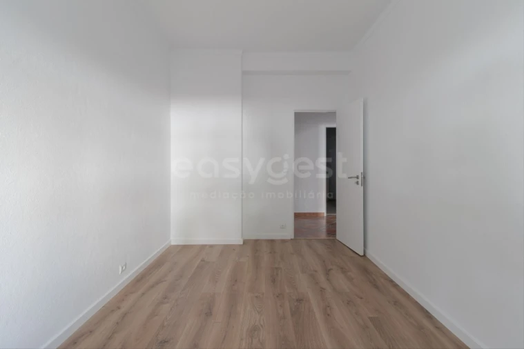 Apartamento T4 para Venda em Amora Foto 11