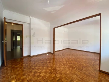 Apartamento T2 para Venda em Oeiras e São Julião da Barra, Paço de Arcos e Caxias