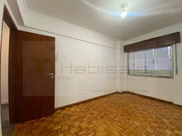 Apartamento T2 para Venda em Oeiras e São Julião da Barra, Paço de Arcos e Caxias