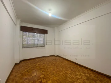 Apartamento T2 para Venda em Oeiras e São Julião da Barra, Paço de Arcos e Caxias