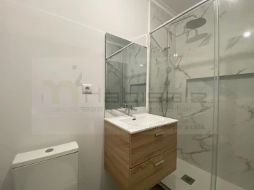 Apartamento T2 para Venda em Oeiras e São Julião da Barra, Paço de Arcos e Caxias