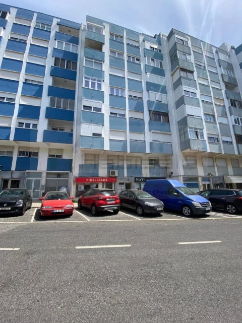 Apartamento T2 para Venda em Oeiras e São Julião da Barra, Paço de Arcos e Caxias