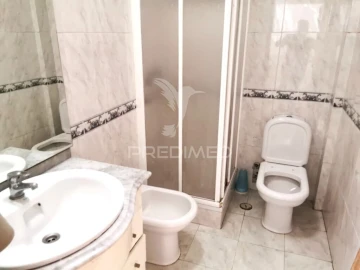 Apartamento T3 para Venda em Além da Ribeira e Pedreira