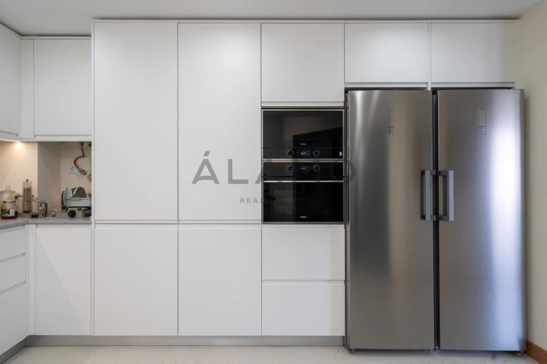 Apartamento T4 para Venda em Quelfes Foto 5