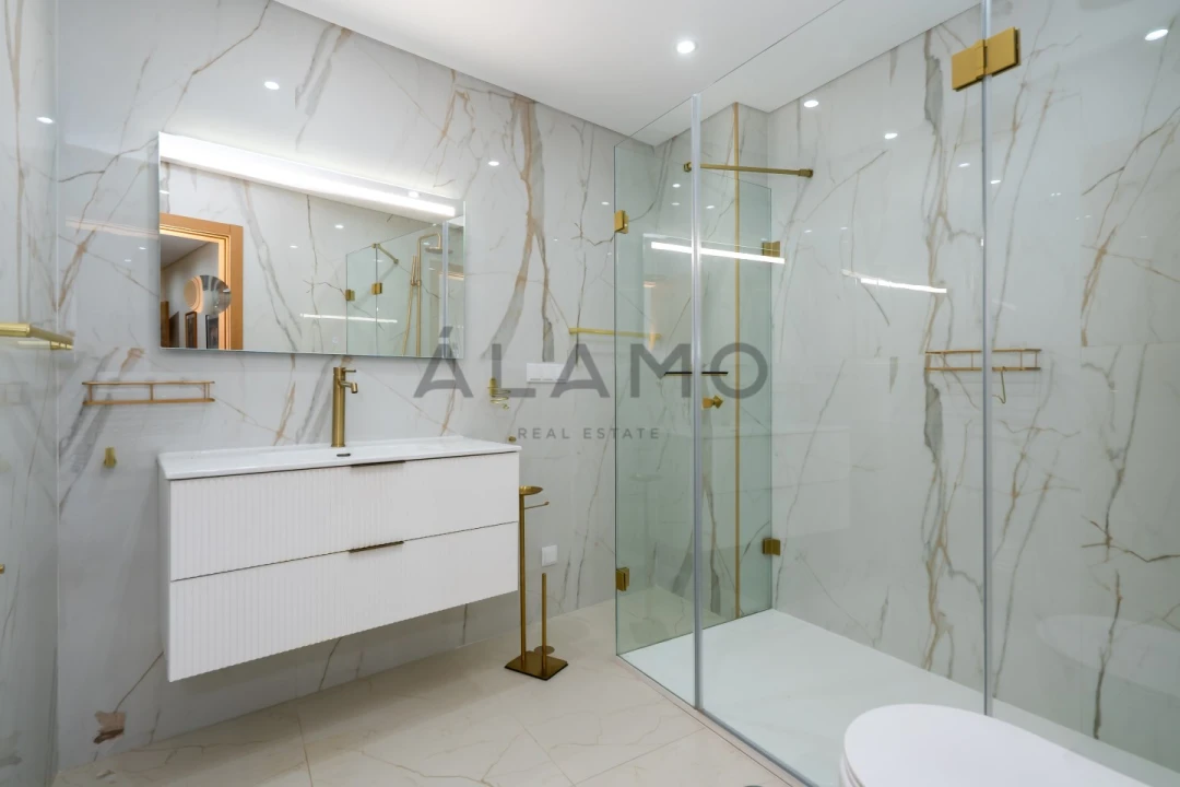 Apartamento T4 para Venda em Quelfes Foto 13
