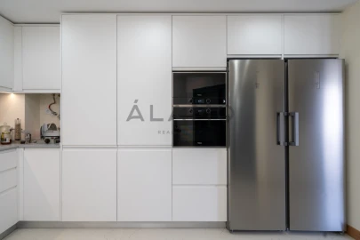 Apartamento T4 para Venda em Quelfes