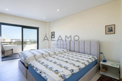 Apartamento T4 para Venda em Quelfes