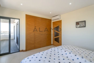 Apartamento T4 para Venda em Quelfes