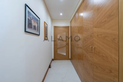 Apartamento T4 para Venda em Quelfes