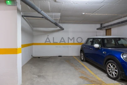 Apartamento T4 para Venda em Quelfes
