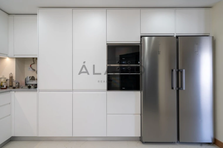Apartamento T4 para Venda em Quelfes Foto 5