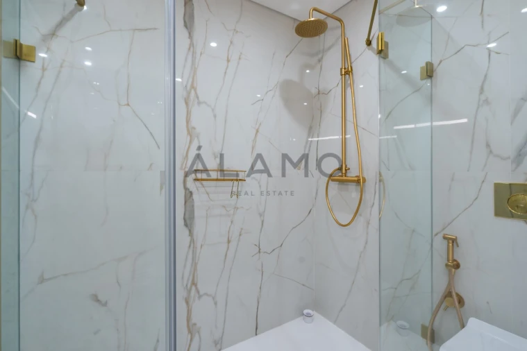 Apartamento T4 para Venda em Quelfes Foto 12