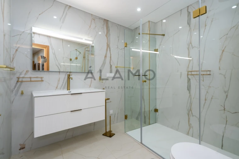 Apartamento T4 para Venda em Quelfes Foto 13
