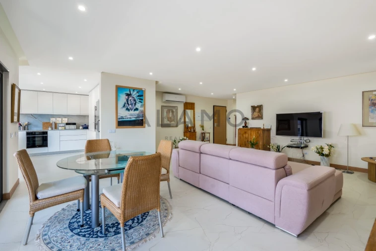 Apartamento T4 para Venda em Quelfes Foto 3