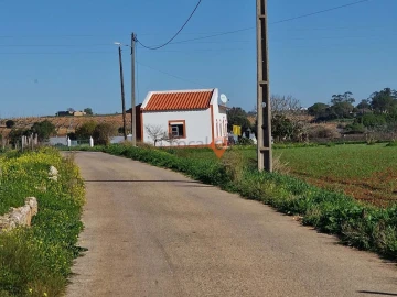 Moradia T1 para Venda em Odiaxere