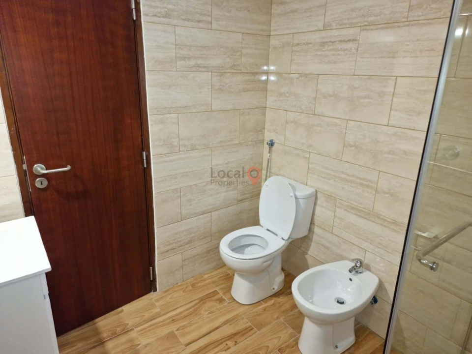 Moradia T1 para Venda em Odiaxere Foto 8