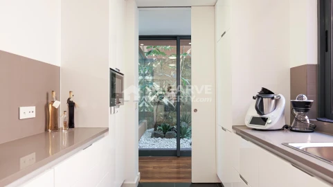 Moradia T5 para Venda em Quarteira