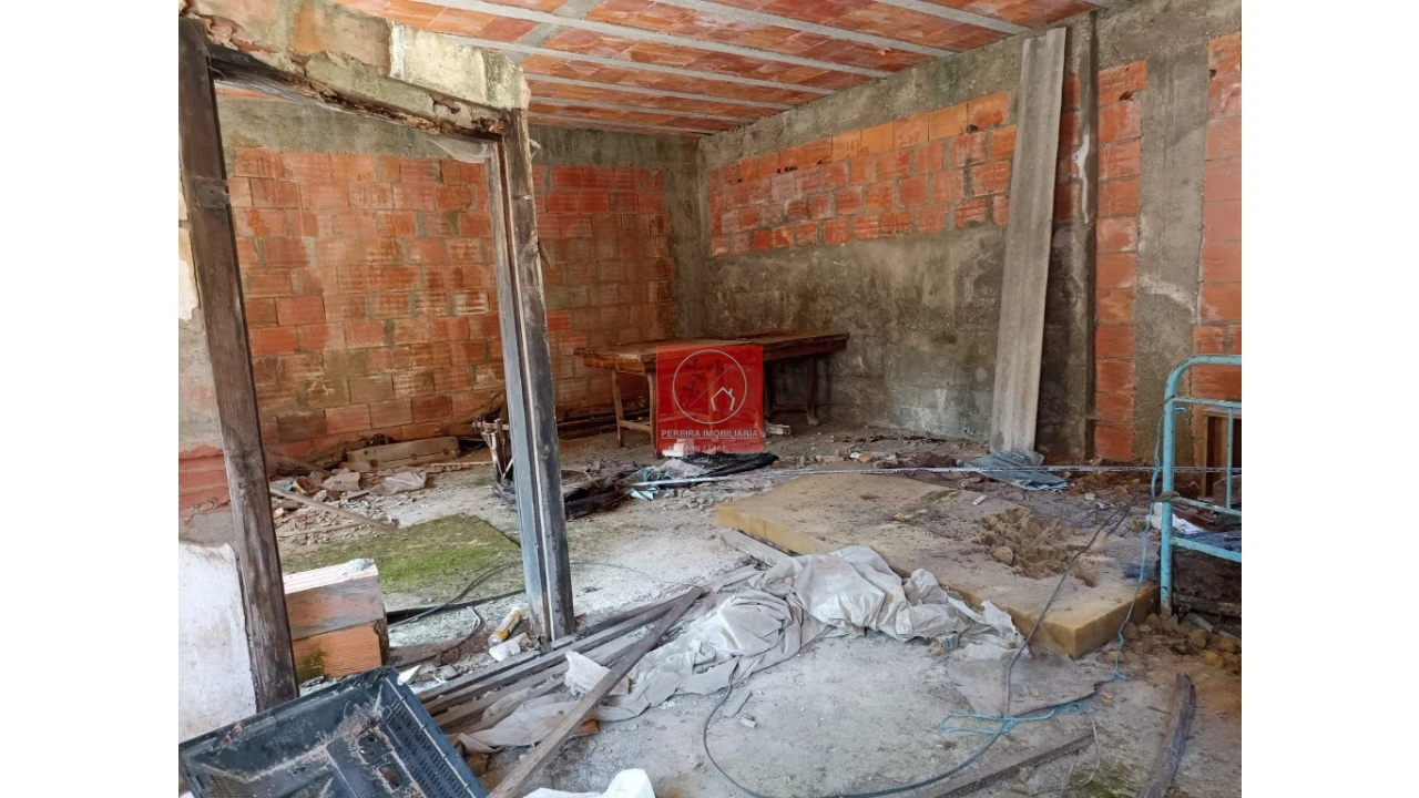 Moradia T1 para Venda em Moura Morta e Vinhós Foto 2