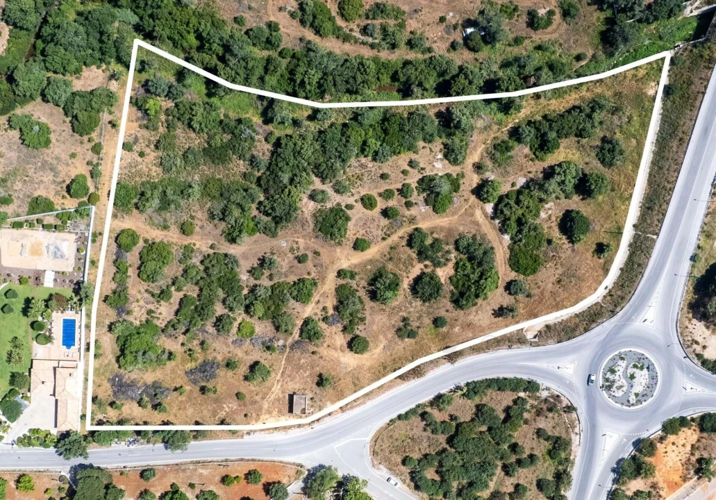 Terreno para Venda em Quarteira Foto 1